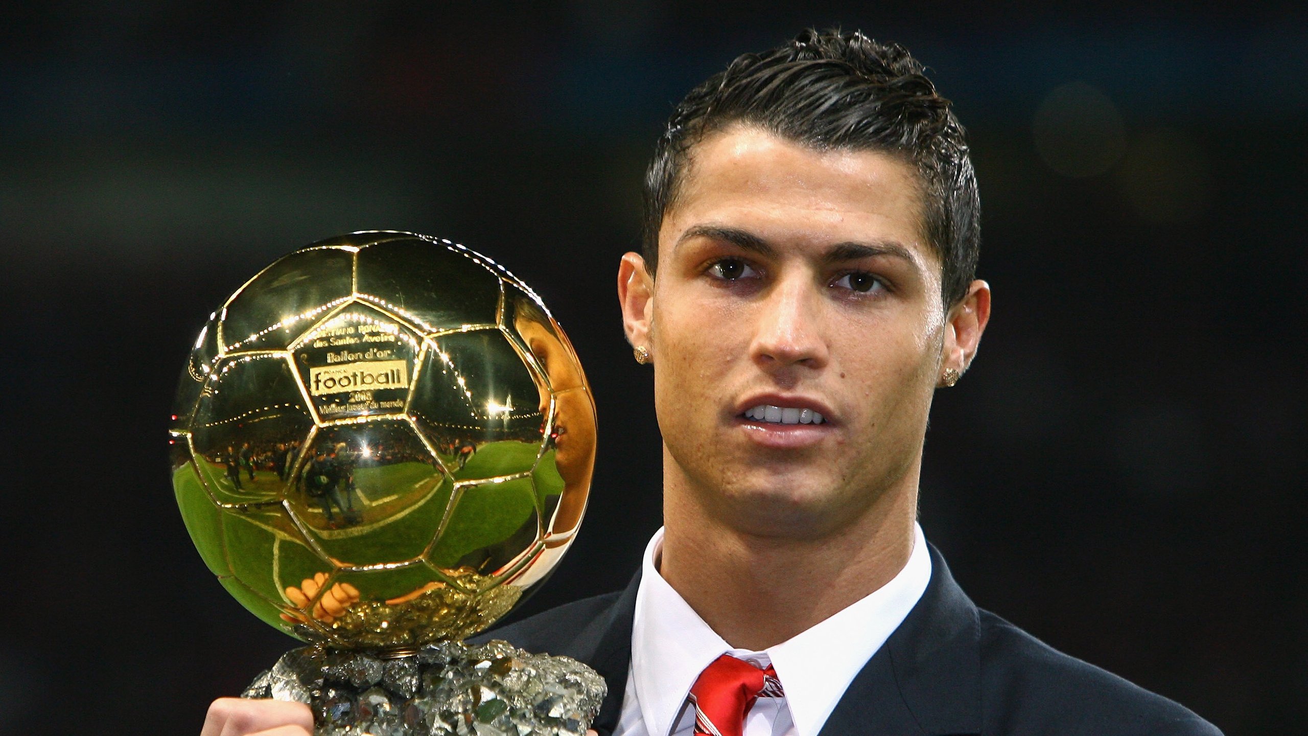 巴尔：全黑队的中场支柱，每次抢断和传球都为球队创造进攻机会