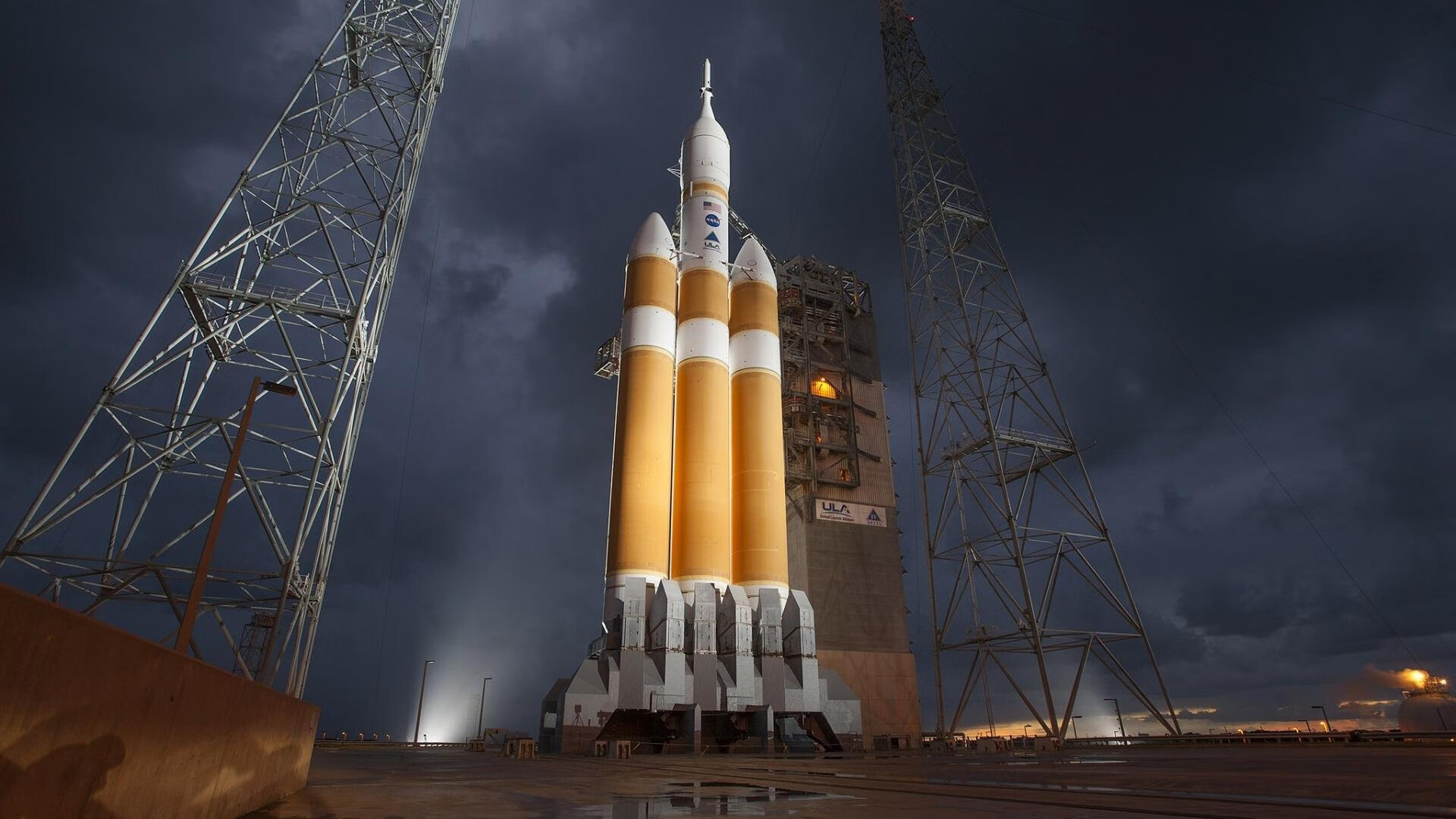 《探索未来：电竞产业的虚拟现实科技应用》，未来电竞市场前景巨大